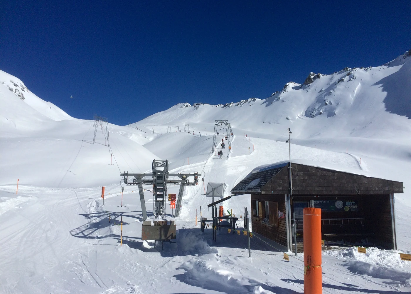 Teleférico e pista preparada na área de Parsenn, em Davos